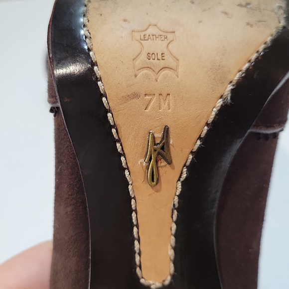 J Vincent Leather and Suede High Heels, Size 7M - Picture 6 of 9